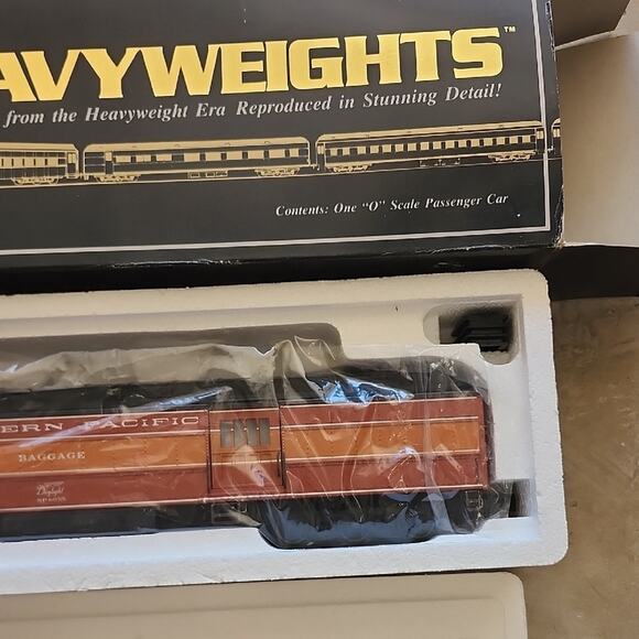 Southern Pacific Orange Model Train Car - Daylight Baggage Car - Picture 4 of 6